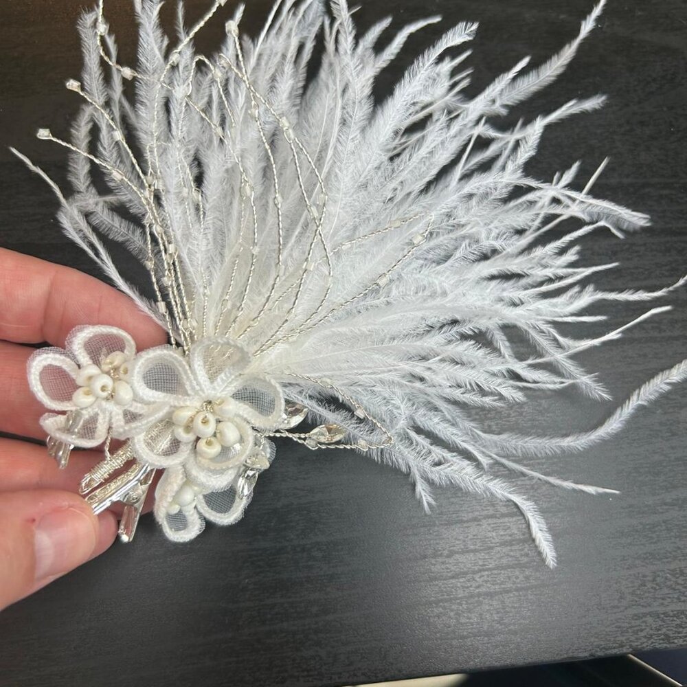White Flapper Inspired Feather Bridal Hair clip - Vintage 1920's Accessory